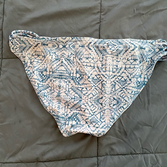 Bikini - Picture 4 of 5